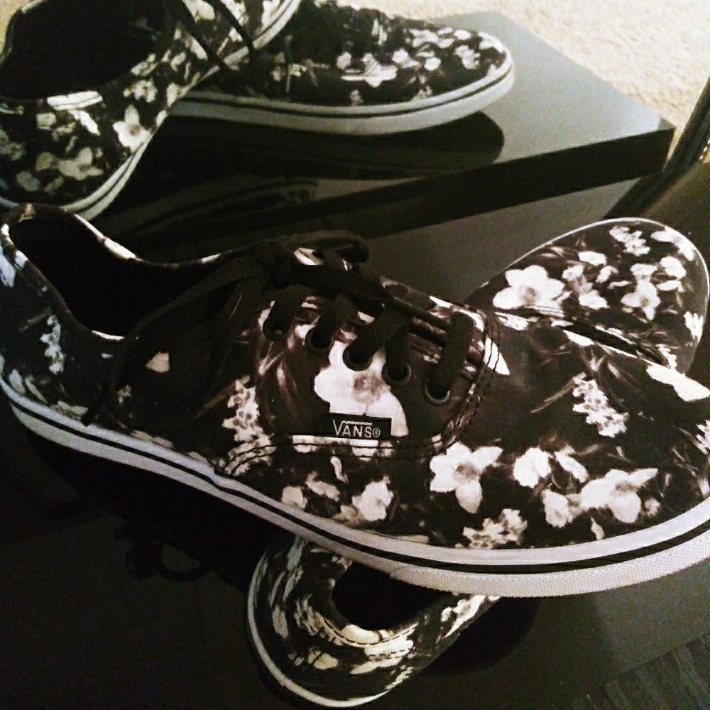 Black Floral Unisex Vans | 9-Womens | 7.5-Mens